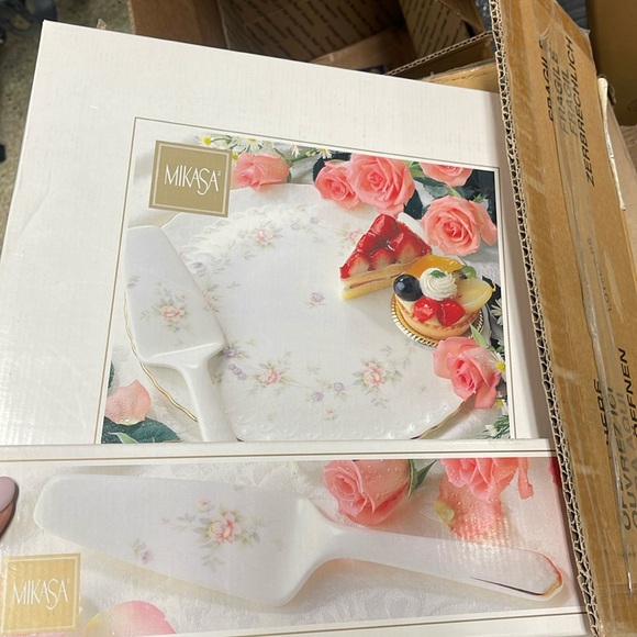 Mikasa Other - 4 Mikasa White Storage Box with Gold Logo for 5 piece place setting